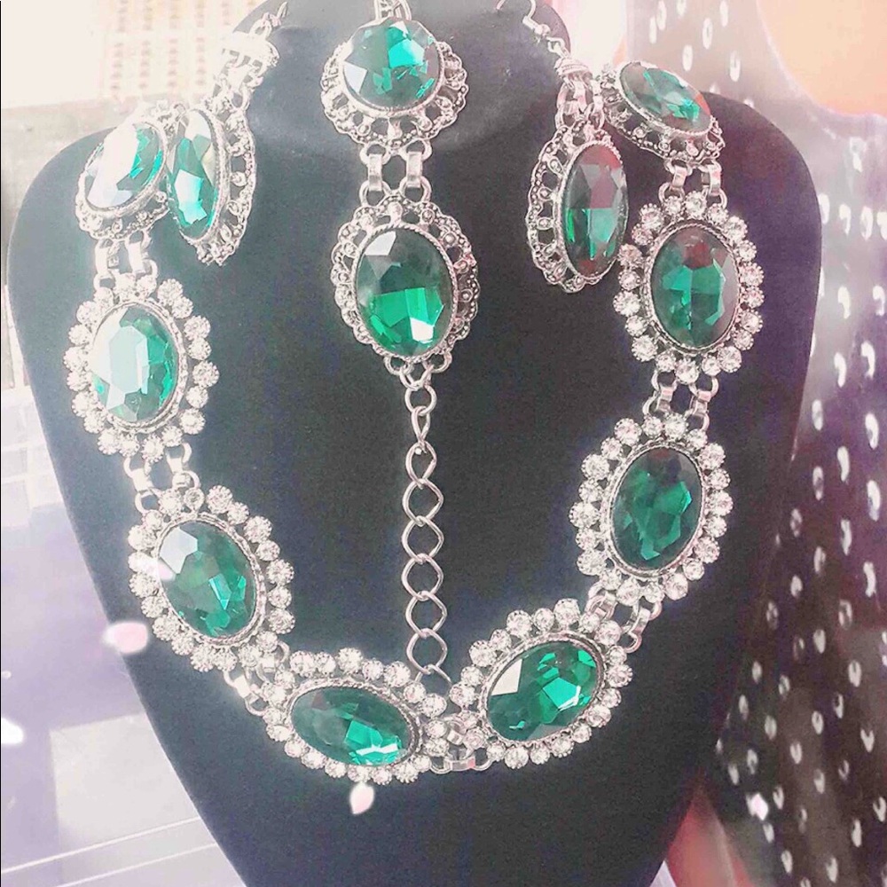 Necklace set with belt